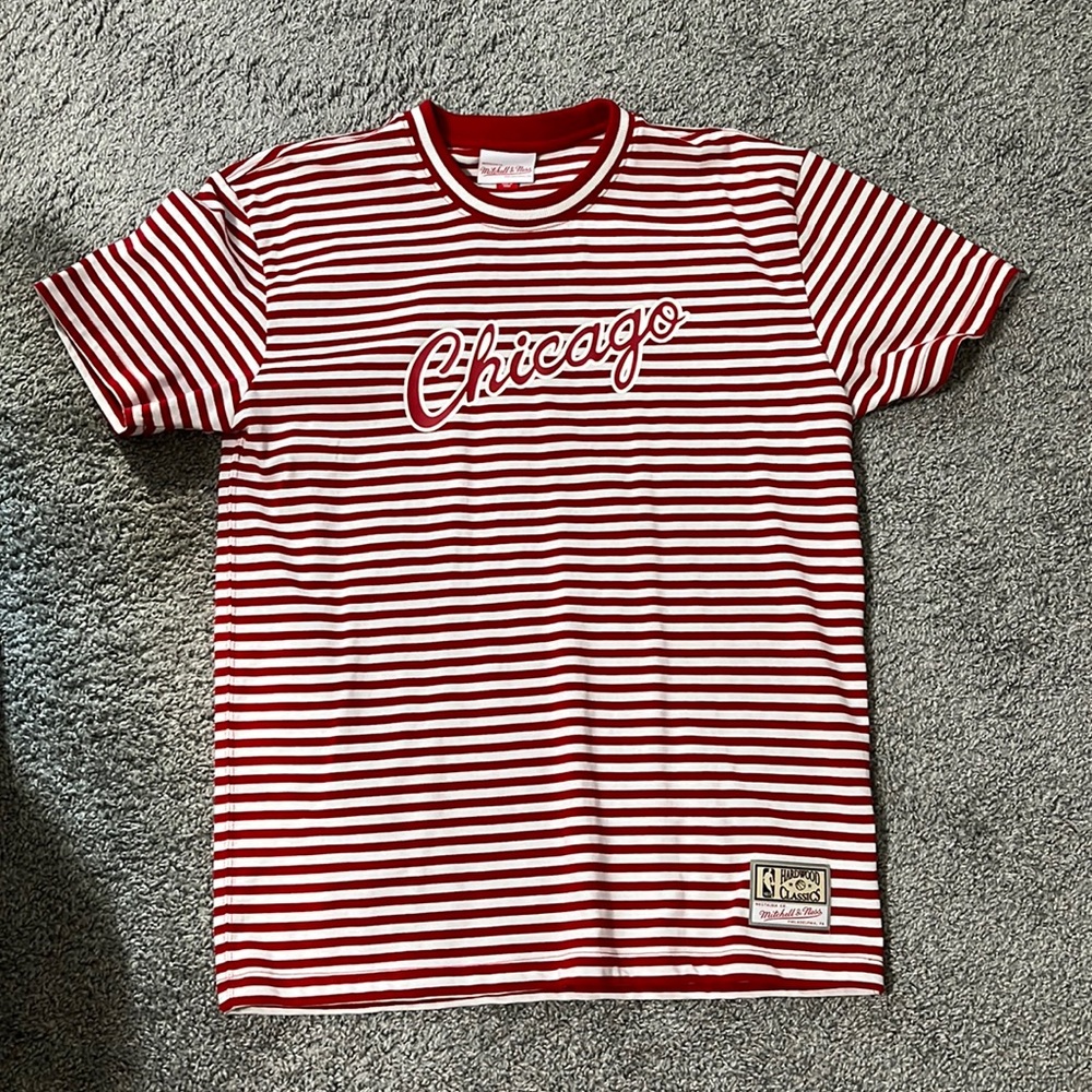 Mitchell & Ness red and white striped Chicago tee